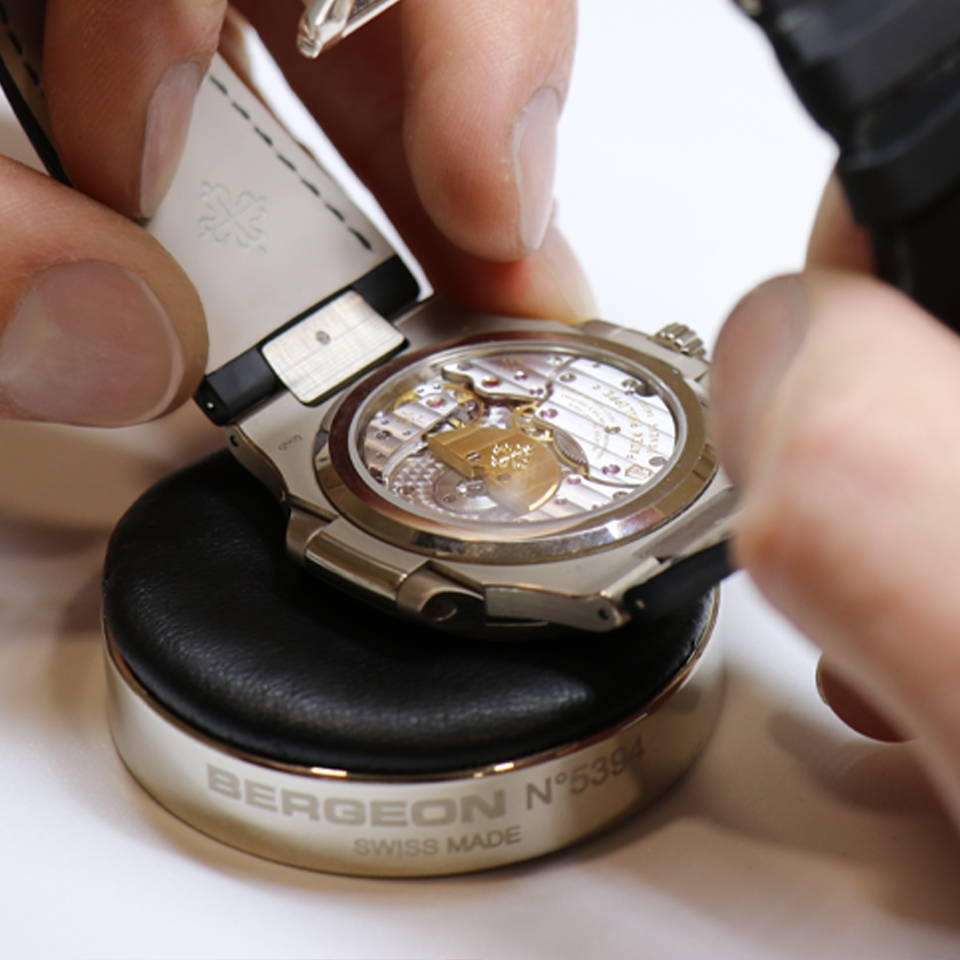 Un atelier horloger chez Buy Cheap Luxury Goods