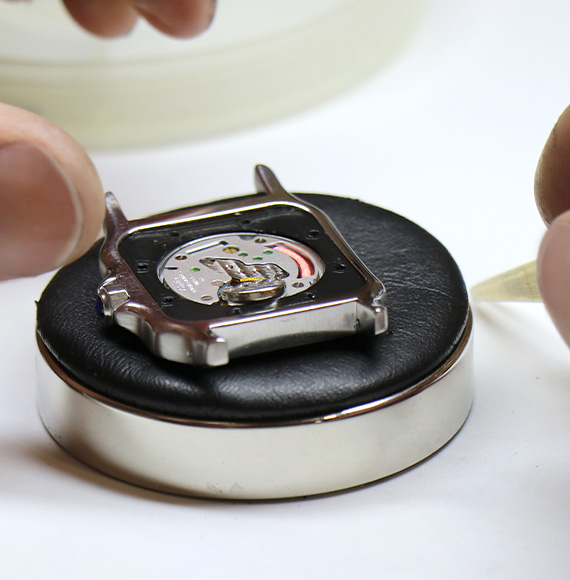 Un atelier horloger chez Buy Cheap Luxury Goods
