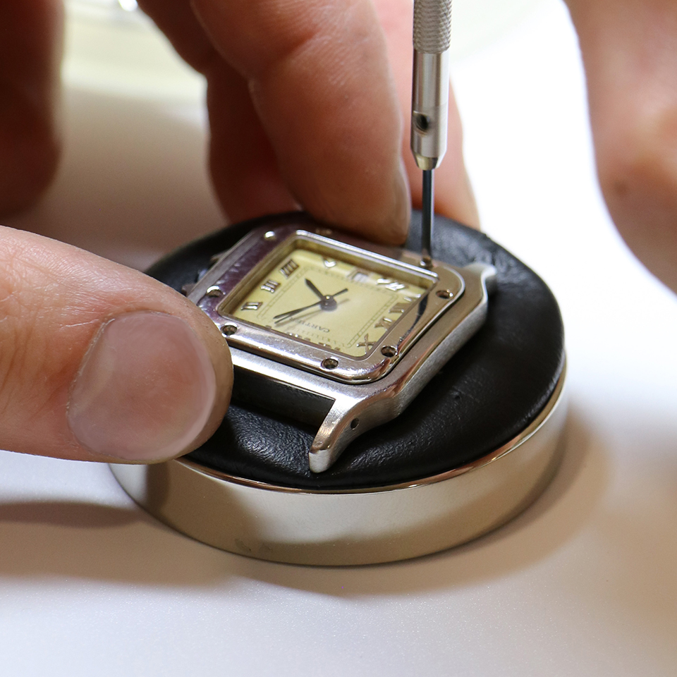 A watch workshop at Buy Cheap Luxury Goods