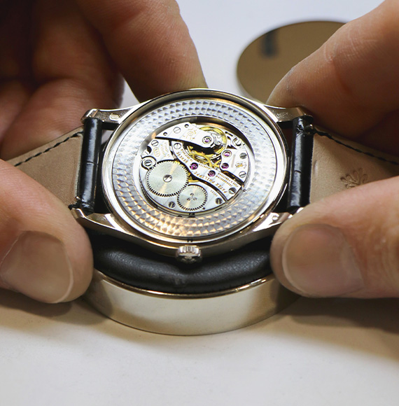 A watch workshop at Buy Cheap Luxury Goods