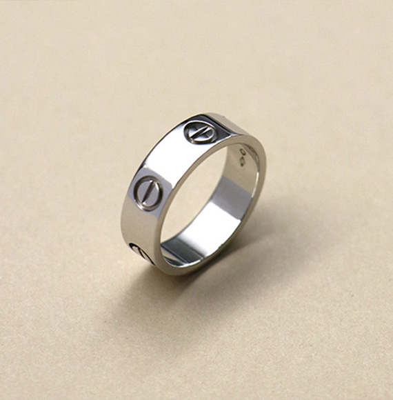 Un atelier horloger chez Buy Cheap Luxury Goods