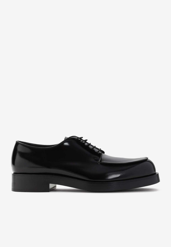 Lace-Up Shoes in Patent Leather