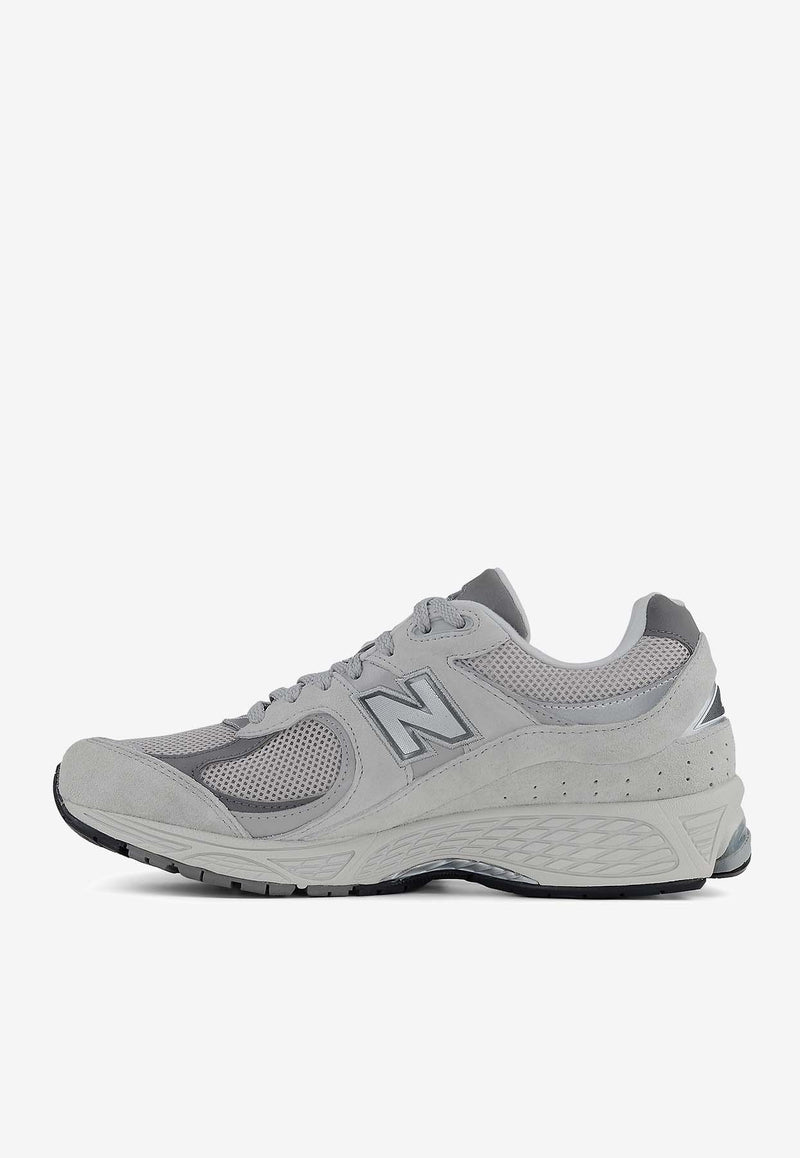 New Balance 2002R Low-Top Sneakers in Rain Cloud ML2002R0