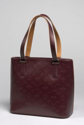 Louis VUITTON, Houston en cuir monogrammé prune mat, deux anses à la couleur en cuir naturel, intérieur en toile framboise, poches. 26 x 29 cm. Etat neuf.