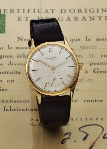 PATEK PHILIPPE REF. 1589 YELLOW GOLD.Patek Philippe & Co., Genève, No. 968707, case No. 303501, Ref. 1589. Made circa 1948..Very fine and rare, 18K yellow gold wristwatch with an 18K yellow gold Patek Philippe buckle..Accompanied by the Certificate of Ori