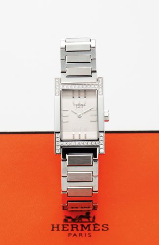 HERMES REF. TA1.230 TANDEM.DIAMOND AND STEEL.Hermès, Paris, H watch, case No. 1831418, Ref. HH1.230. Made circa 2000..Fine and elegant, rectangular, stainless steel and diamonds lady's quartz wristwatch with stainless steel Hermès bracelet and deployant c