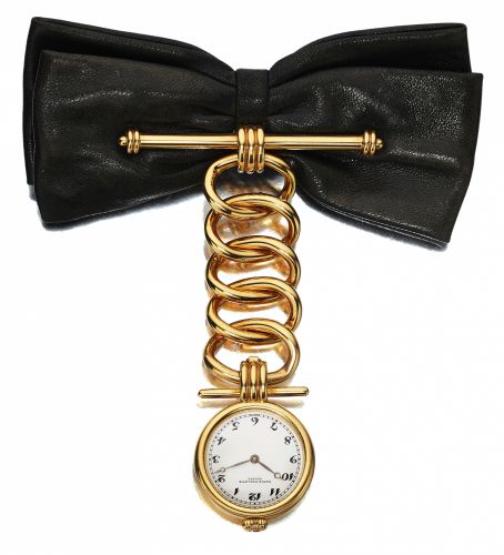 PATEK PHILIPPE REF. 4762.LEATHER BOW YELLOW GOLD.Patek Philippe & Co., Genève, No. 1607226, case No. 2870537.Ref. 4762. Made in a limited edition of 50 pieces for the 150th.Anniversary of Patek Philippe in 1989..Very fine and unusual, 18K yellow gold and 