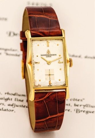 VACHERON CONSTANTIN REF. 4984.SO-CALLED LIPS YELLOW GOLD.Vacheron & Constantin, Genève, No. 485407, case No..348263, Ref. 4984. Made in 1950..Very fine and rare, rectangular, lobed, 18K yellow gold.wristwatch with an 18K yellow gold Vacheron Constantin.bu