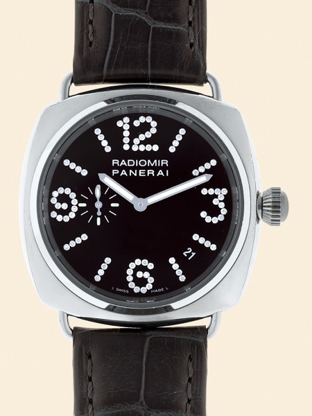 I Diamanti.Officine Panerai.Firenze 1860, Radiomir.I Diamanti della Officine Panerai.No. E 011/105, Ref. OP 6588. Made.in a limited edition of 105 examples in.the 2002..Very fine and rare, large, cushion-shaped, selfwinding.water-resistant, 18K white gold