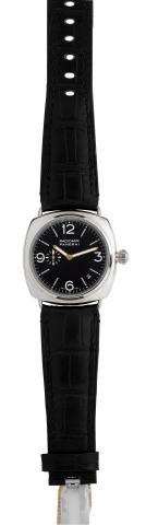White Gold Radiomir.Officine Panerai, Firenze.1860, Radiomir, No. D 447/700, Ref..OP 6540. Made in a limited edition of.700 examples in 2001..Fine and rare, large, cushion-shaped, selfwinding.water-resistant, 18K white gold.diver's wristwatch with date an