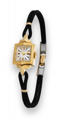 Yellow Gold.Longines, No. 9998652, case No. 423257, Ref. 601..Made in the late 1950s..Fine and small, square, 14K yellow gold lady