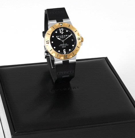 Bulgari Diagono Scuba.Bulgari, Swiss, Automatic Chronometer Officially Certified.200 m, case no. D14821, Ref. SD38SG. Made in the 2000s..Fine, self-winding, water-resistant, center-seconds, 18K yellow.gold and stainless steel chronometer diver's wristwatc