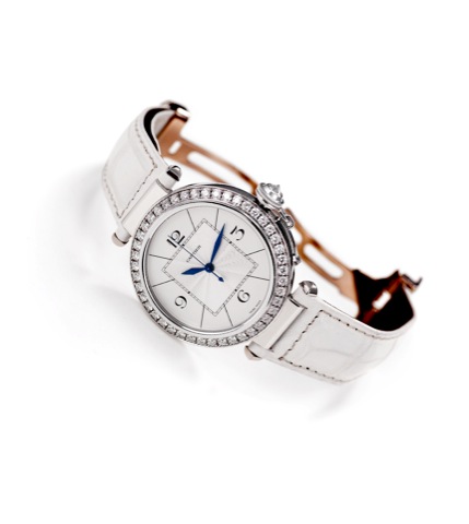 Cartier - Pasha - White Gold & Diamonds.Cartier, Pasha, Ref. 2765. Made circa 2005..Very fine, center seconds, self-winding, water-resistant, diamond-set 18K white gold wristwatch with an 18K white gold Cartier.concealed double deployant clasp.