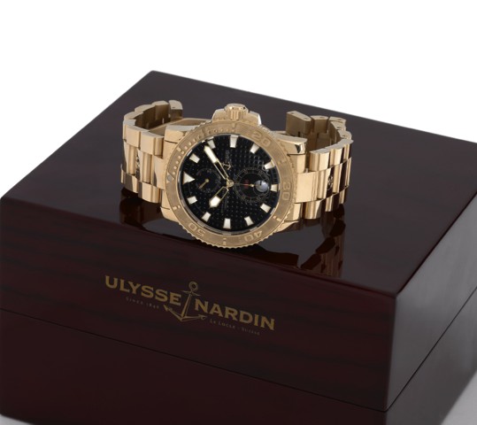 390 - ULYSSE NARDIN REF.266-33 MAXI MARINE.DIVER PINK GOLD.Ulysse Nardin, Le Locle, Suisse, Maxi Marine, Officially Certified.Chronometer, No. 056, Ref. 266-33. Made circa 2005..Fine, self-winding, water resistant, 18K pink gold.chronometer diver
