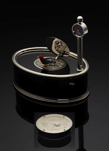 ALAIN SILBERSTEIN SINGING BIRD IN A BOX OPUS 2.STEEL AND LACQUER.Alain Silberstein, Architecte Horloger, Un Oiseau Dans La Boite.No. 13/99. Made circa 2006.Very fine and rare, limited edition, oval, black lacquer singing.bird box. Accompanied by an Alain 