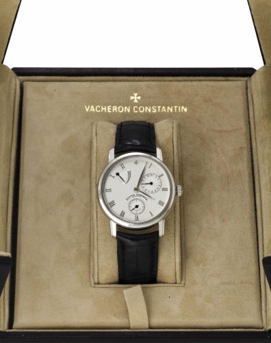Vacheron & Constantin. A fine 18K white gold automatic wristwatch with power reserve and date