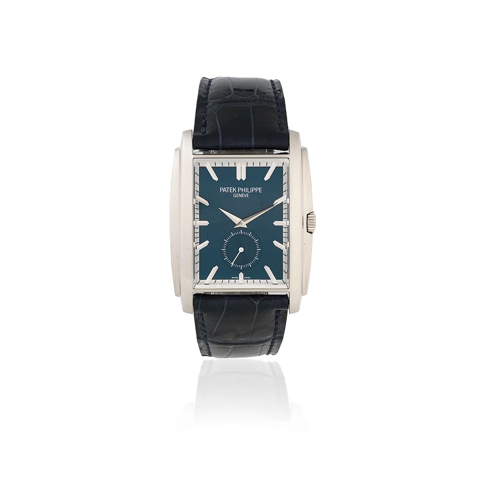 Patek Philippe. A fine 18K white gold manual wind wristwatch