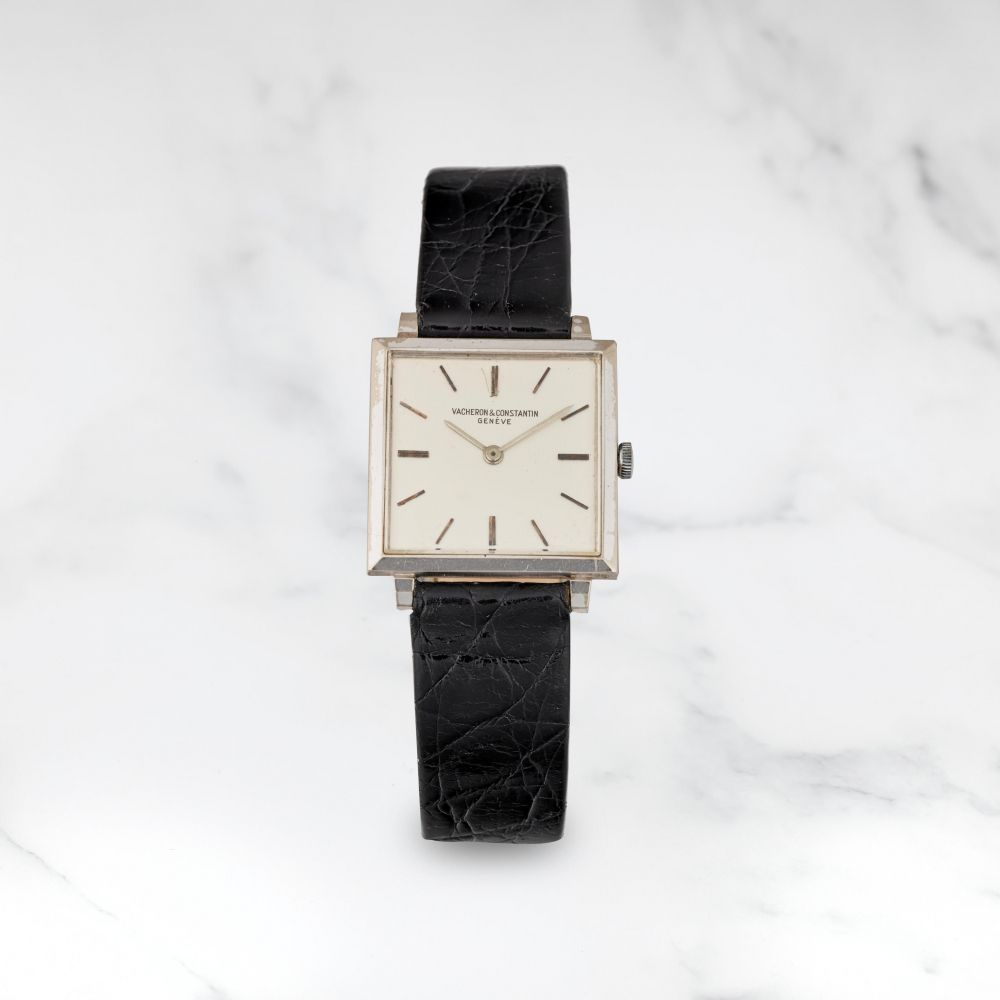 VACHERON & CONSTANTIN. MONTRE BRACELET EN OR BLANC 18K (750) DE FORME CARREE MOUVEMENT MECANIQUE