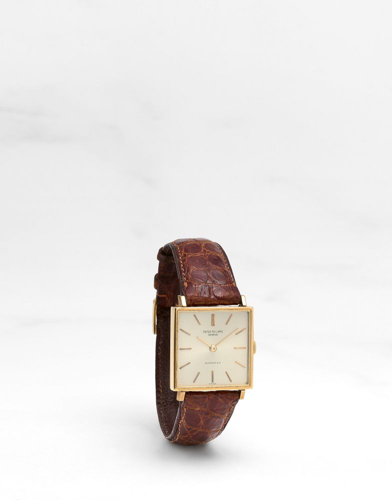 PATEK PHILIPPE. MONTRE BRACELET EN OR JAUNE 18K (750) DE FORME CARREE MOUVEMENT MECANIQUE, DOUBLE SIGNATURE HAUSMANN & CO