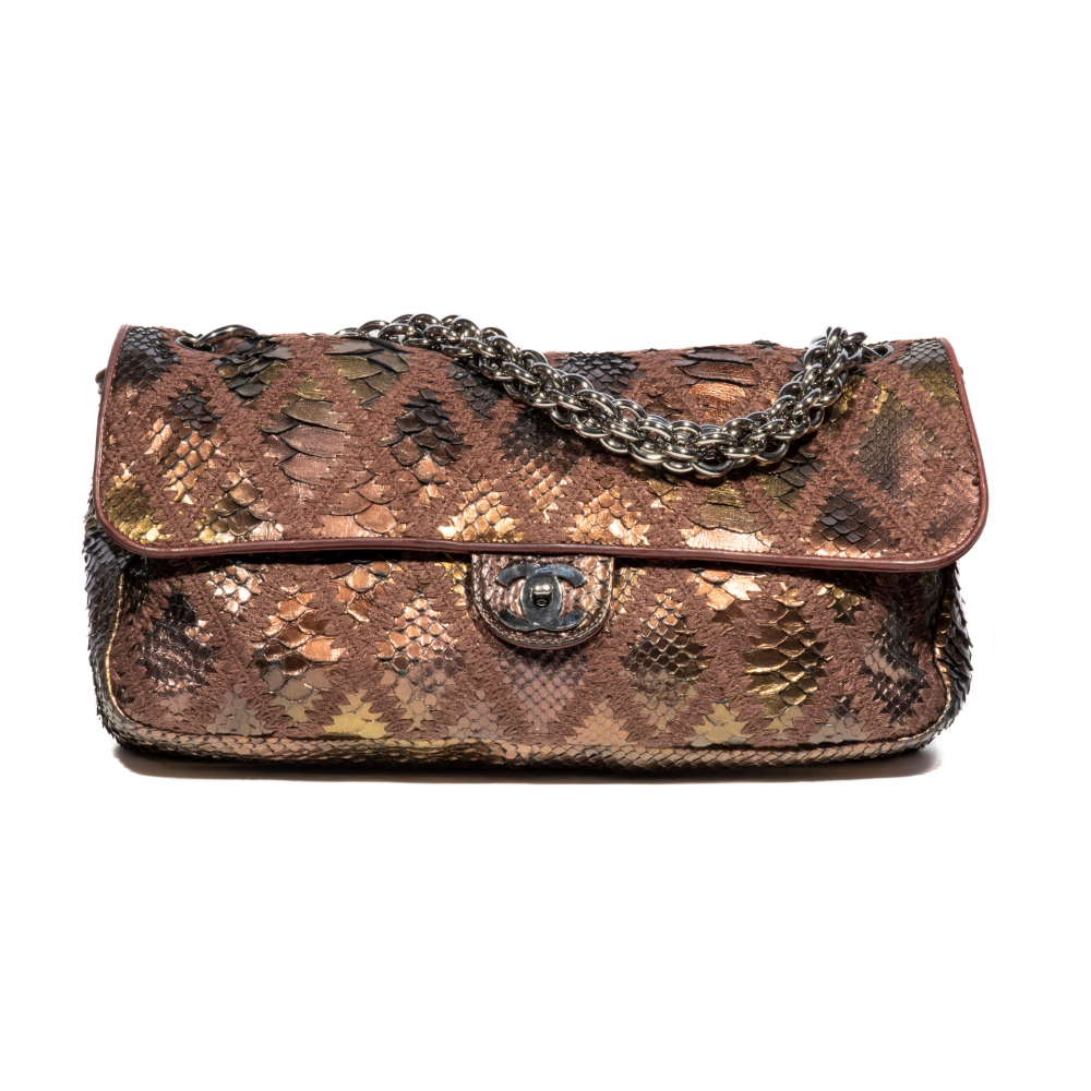 CHANEL, Collection Prêt à Porter, circa 2006/2008. Sac East West Jumbo 40 cm.