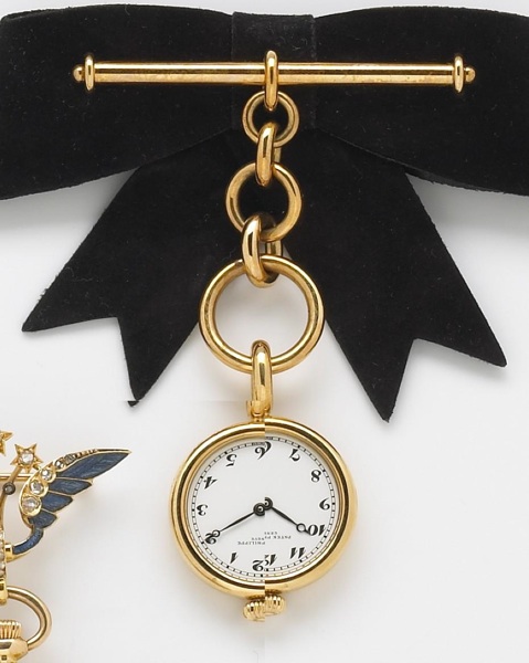 Patek Philippe. A fine limited edition 18k gold quartz lapel watch within fitted case