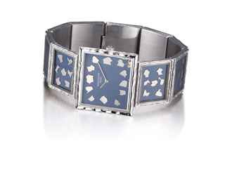 PATEK PHILIPPE. A FINE, RARE AND UNUSUAL 18K WHITE GOLD RECTANGULAR BRACELET WATCH