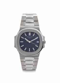 Patek Philippe. A Fine and Large 18k White Gold Automatic Wristwatch with Date and Bracelet