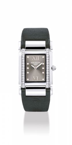 PATEK PHILIPPE. A LADY/bb’/bbS 18K WHITE GOLD AND DIAMOND-SET RECTANGULAR WRISTWATCH /b