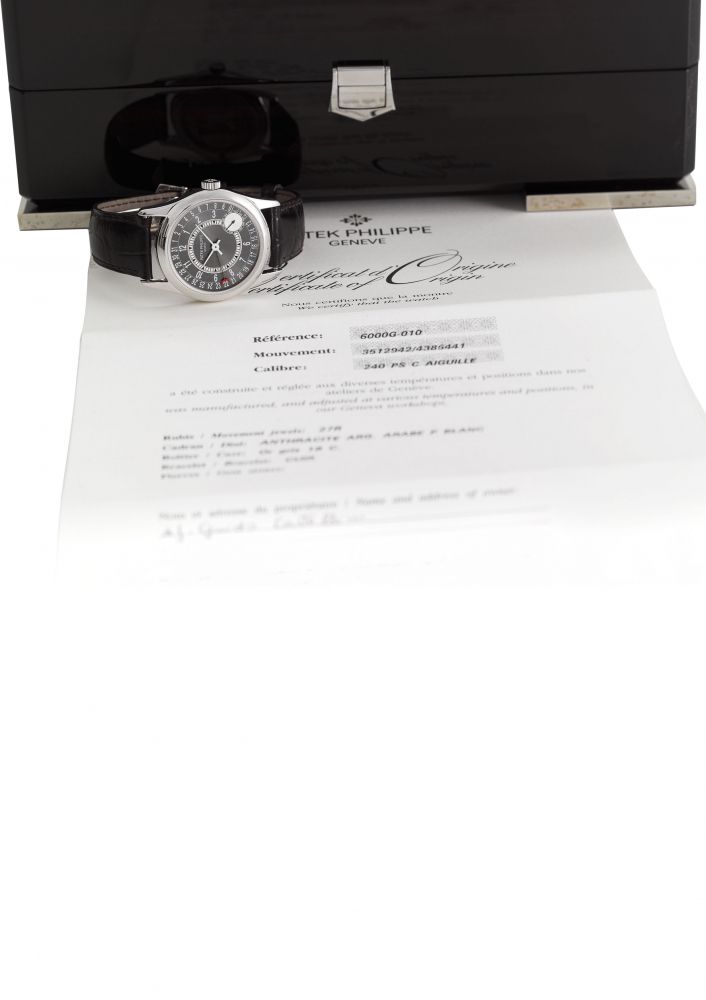 PATEK PHILIPPE. A VERY FINE AND ATTRACTIVE 18K WHITE GOLD AUTOMATIC WRISTWATCH WITH DATE, ECCENTRIC SUBSIDIARY SECONDS, ORIGINAL CERTIFICATE AND BOX