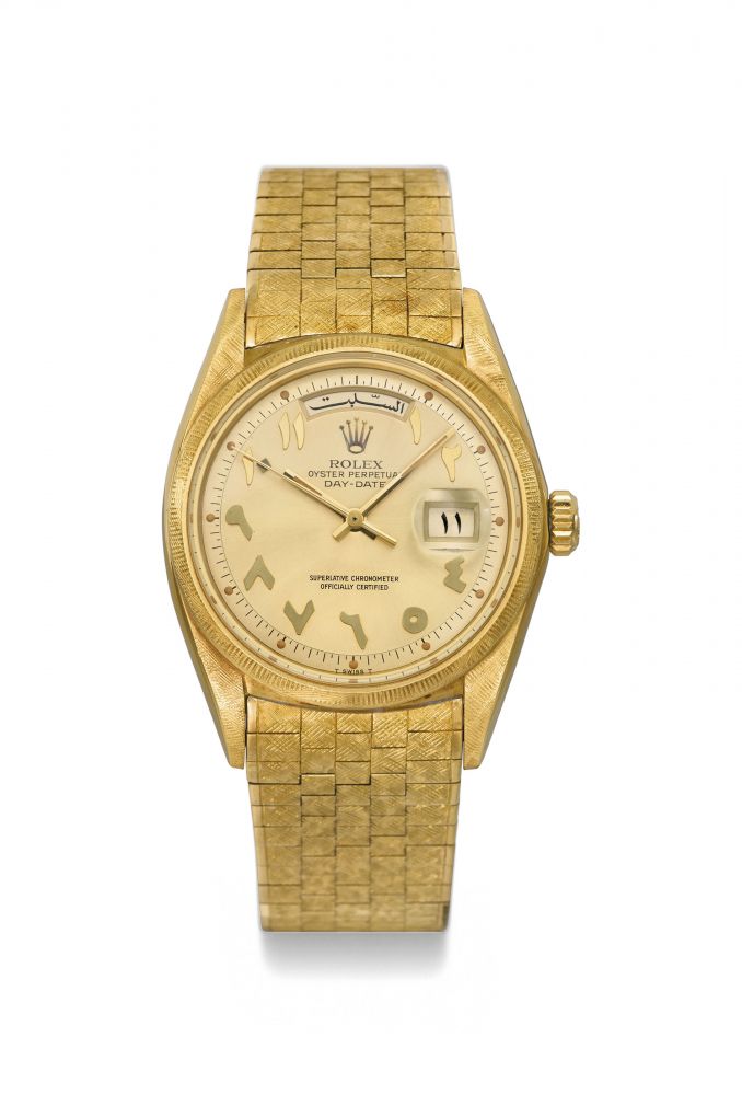 ROLEX. A VERY FINE AND RARE 18K GOLD AUTOMATIC WRISTWATCH WITH SWEEP CENTRE SECONDS, DAY, DATE, LINEN-TEXTURED BRACELET AND GILT DIAL WITH RELIEF ARABIC NUMERALS, MADE FOR THE EASTERN MARKET