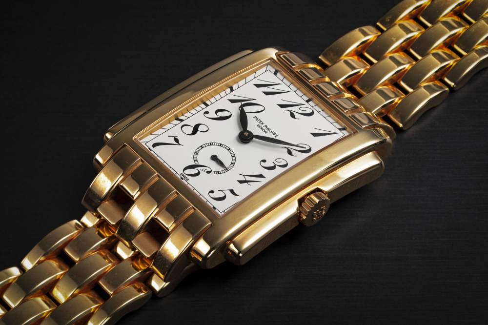PATEK PHILIPPE, GONDOLO, REF. 5024/1J, A GOLD MANUAL-WINDING WRISTWATCH - CASE