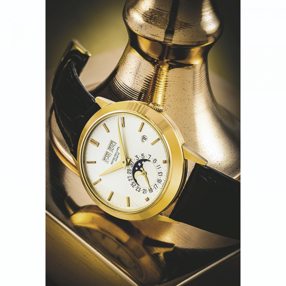 PATEK PHILIPPE. A RARE 18K GOLD AUTOMATIC PERPETUAL CALENDAR WRISTWATCH WITH MOON PHASES AND LEAP YEAR INDICATOR