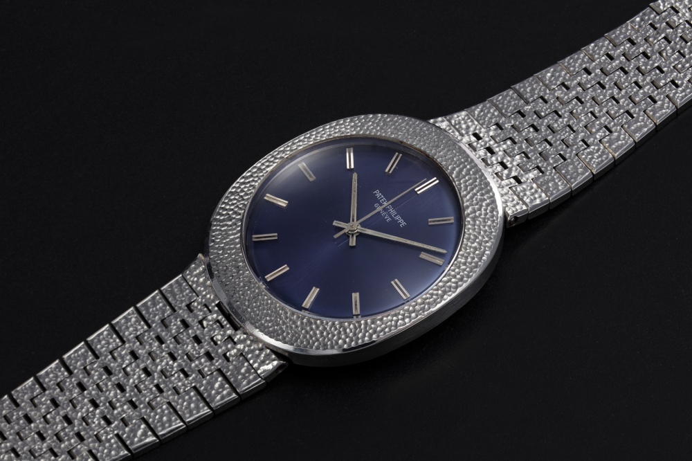 PATEK PHILIPPE, REF. 3580, A RARE STEEL OVAL HAMMERED METAL DECORATION DRESS WATCH - CASE