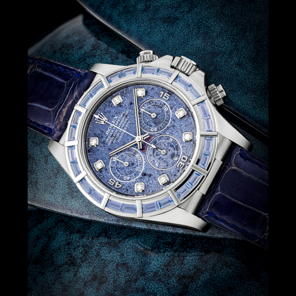ROLEX. A VERY RARE 18K WHITE GOLD AND SAPPHIRE-SET AUTOMATIC CHRONOGRAPH WRISTWATCH WITH SODALITE AND DIAMOND-SET DIAL