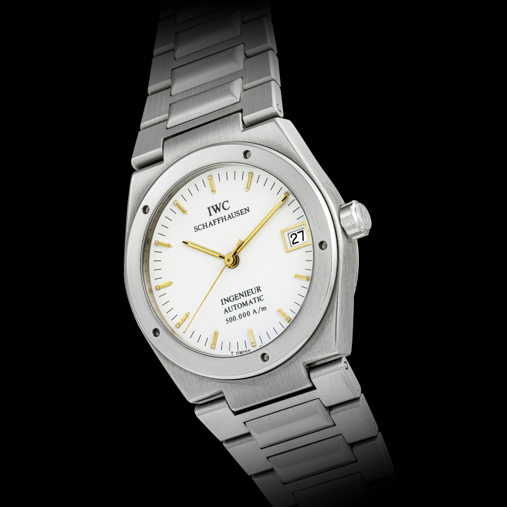 IWC. A STAINLESS STEEL AUTOMATIC WRISTWATCH WITH SWEEP CENTRE SECONDS, DATE AND BRACELET