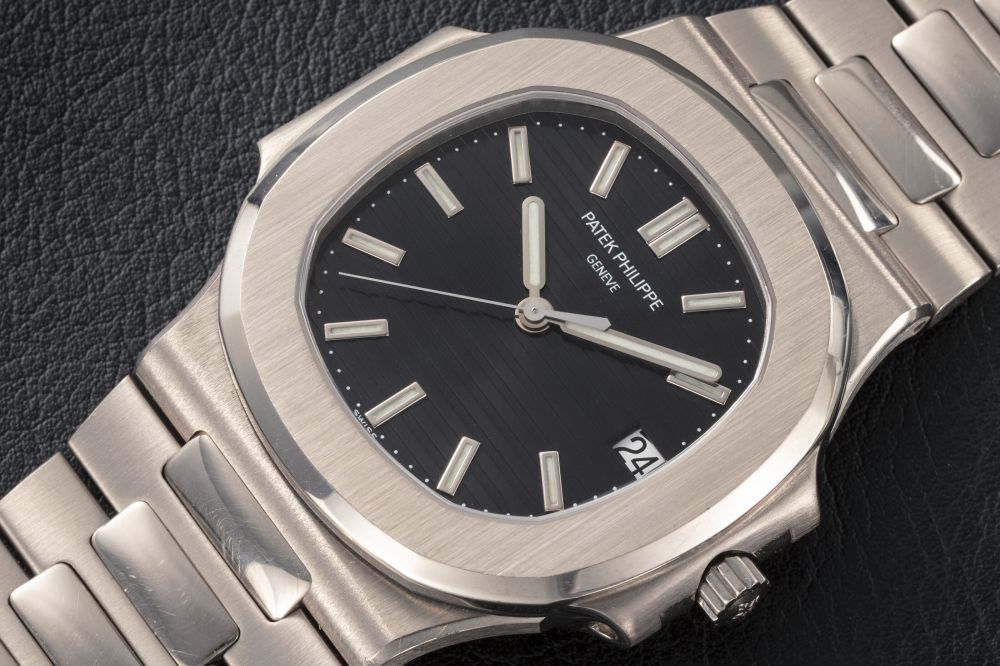 PATEK PHILIPPE, NAUTILUS REF. 3711G, A GOLD AUTOMATIC WRISTWATCH - CASE