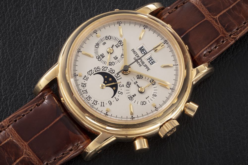 PATEK PHILIPPE, REF. 3970E 'FOURTH SERIES', A GOLD PERPETUAL CALENDAR CHRONOGRAPH WRISTWATCH - CASE