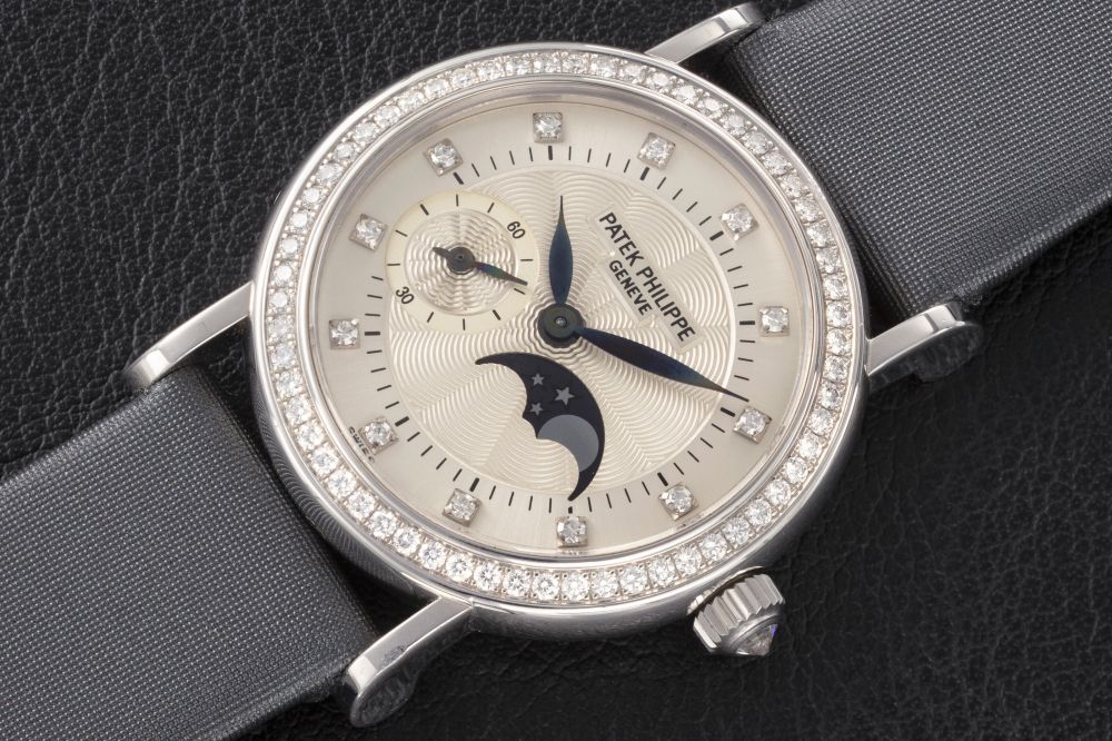 PATEK PHILIPPE, CALATRAVA REF. 4958J, A LADIES MANUAL-WINDING GOLD AND DIAMOND-SET WRISTWATCH WITH MOON-PHASE - CASE