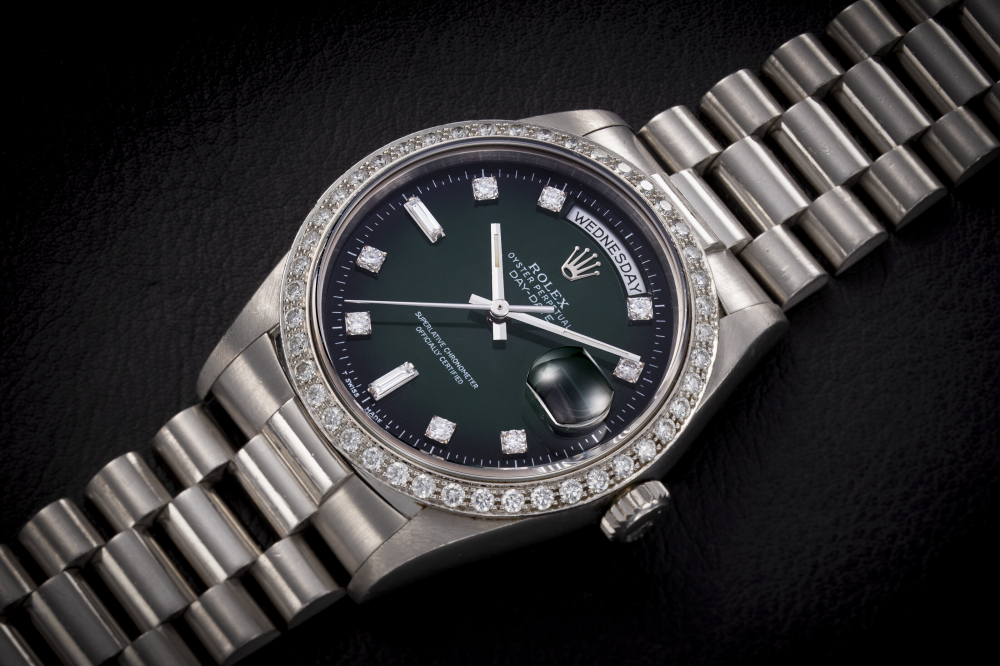 ROLEX, DAY-DATE REF. 18346, AN ATTRACTIVE PLATINUM AND DIAMOND-SET WRISTWATCH WITH GREEN VIGNETTE DIAL - CASE