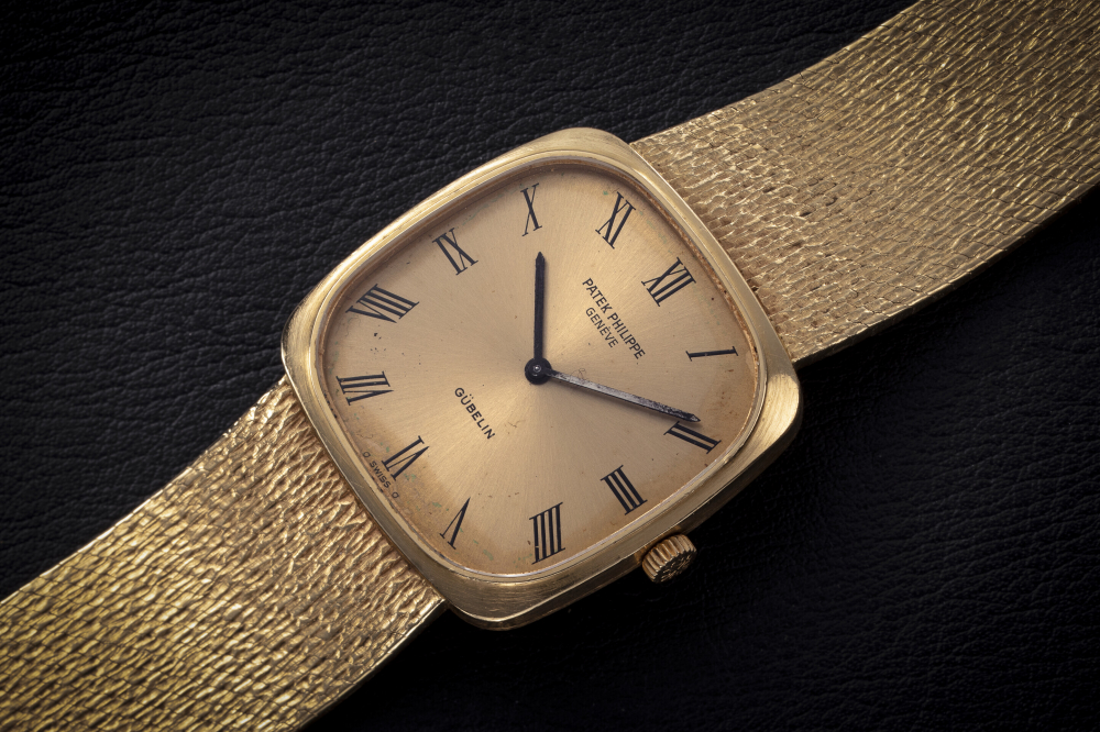 PATEK PHILIPPE, REF. 3566/1 “GUBELIN” DIAL, A GOLD CUSHION-SHAPED WRISTWATCH - CASE