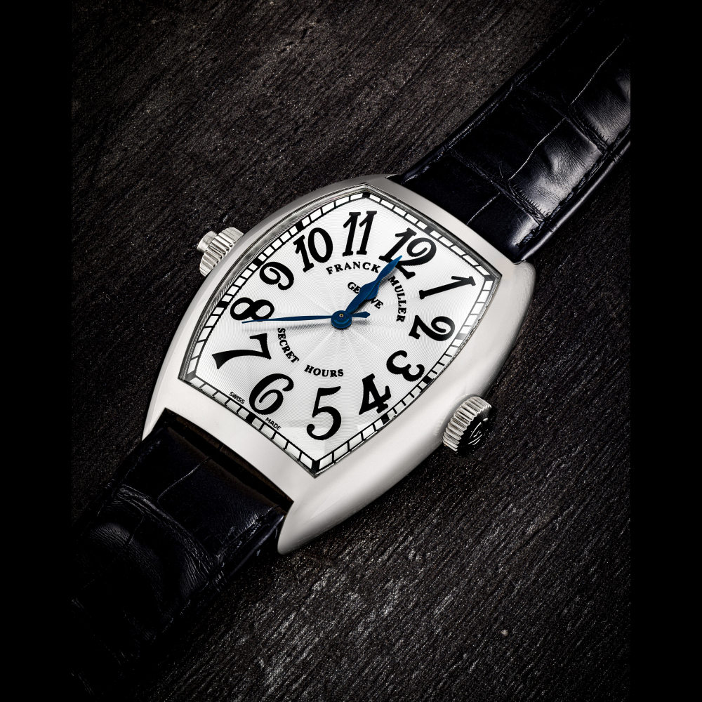 FRANCK MULLER. A LARGE 18K WHITE GOLD TONNEAU-SHAPED AUTOMATIC WRISTWATCH WITH SWEEP CENTRE SECONDS AND UNUSUAL TIME DISPLAY