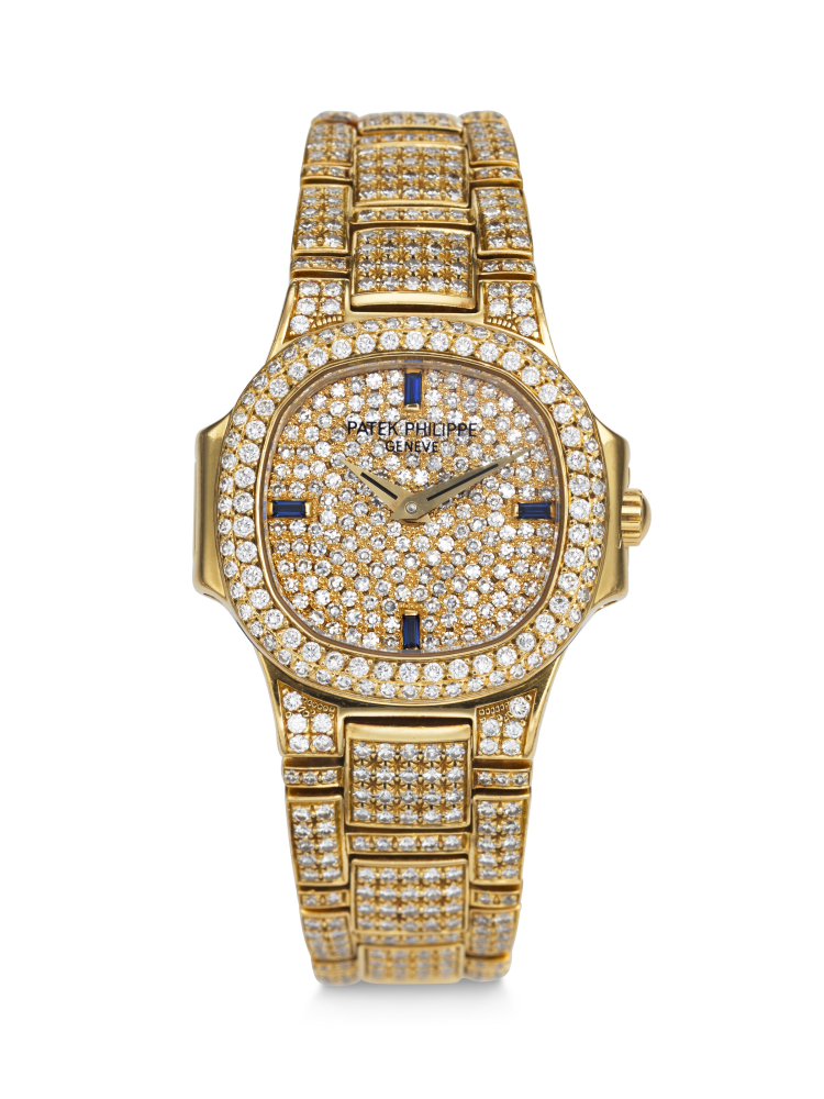 PATEK PHILIPPE, HIGHLY RARE AND OPULENT YELLOW GOLD, DIAMOND, AND SAPPHIRE-SET QUARTZ 'NAUTILUS', REF. 4700/158