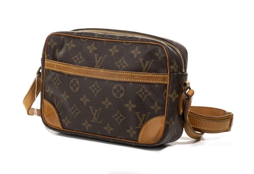 211. LOUIS VUITTON,Sac TROCADERO, toile... - Lot 211 - Cornette de Saint Cyr maison de ventes
