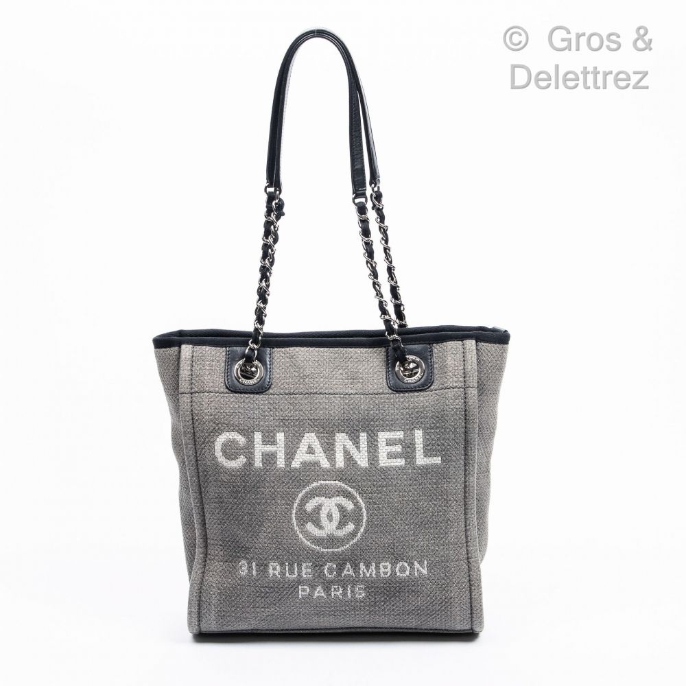 CHANEL,Circa 2012,Sac « Deauville » 26... - Lot 339 - Gros & Delettrez