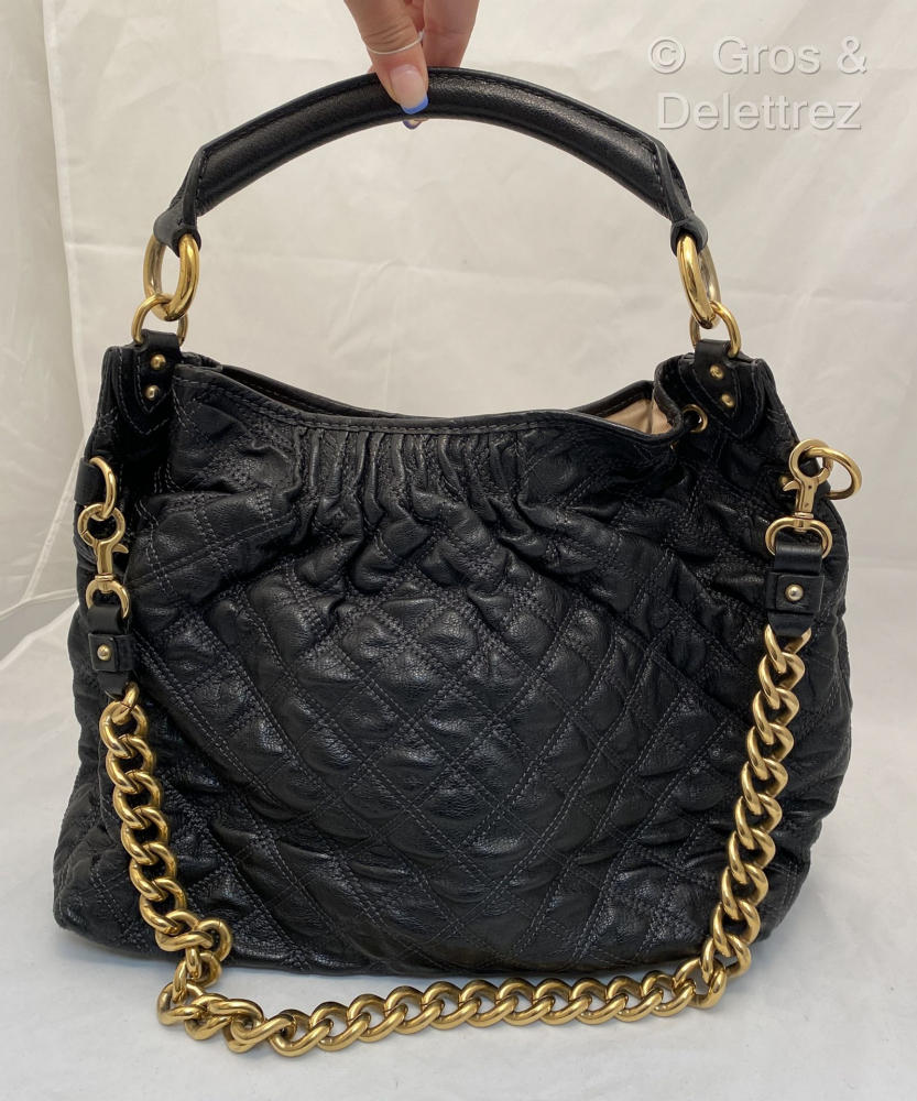 MARC JACOBS Sac besace 42cm en cuir matelassé... - Lot 145 - Gros & Delettrez