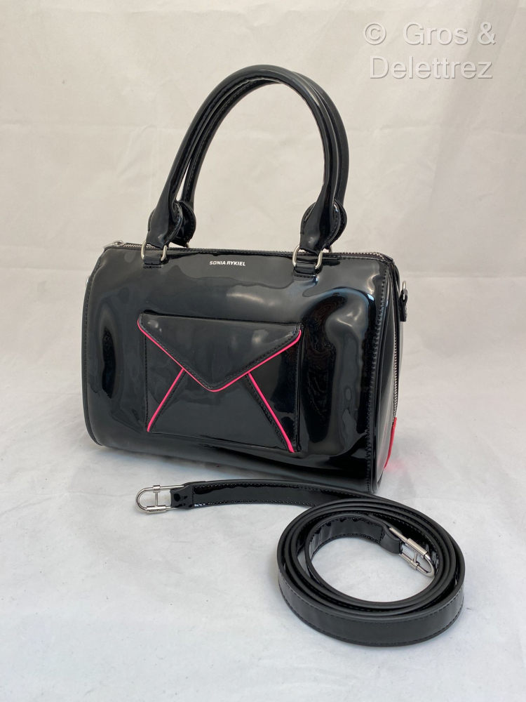 SONIA RYKIEL Sac 26,5cm en cuir vernis noir,... - Lot 175 - Gros & Delettrez