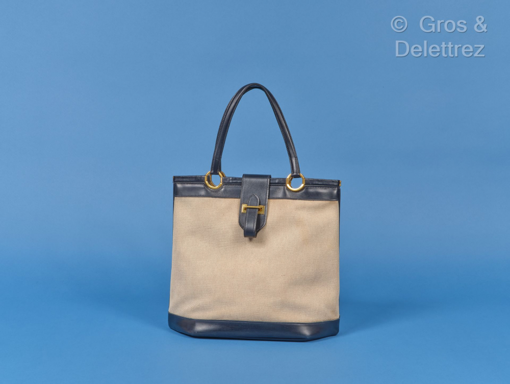 HERMES Paris Sac "Berry" 33cm en toile officier... - Lot 310 - Gros & Delettrez