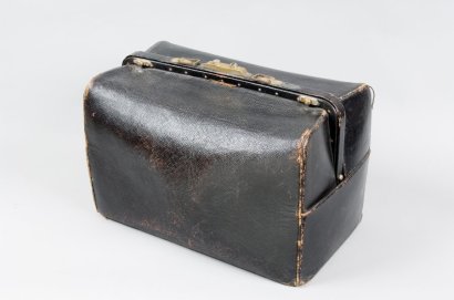 *Louis VUITTON