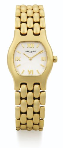 Patek Philippe.A LADY'S YELLOW GOLD TONNEAU-FORM BRACELET WATCH REF 4850/1 MVT 1622976 CASE 2964242 MADE IN 1994