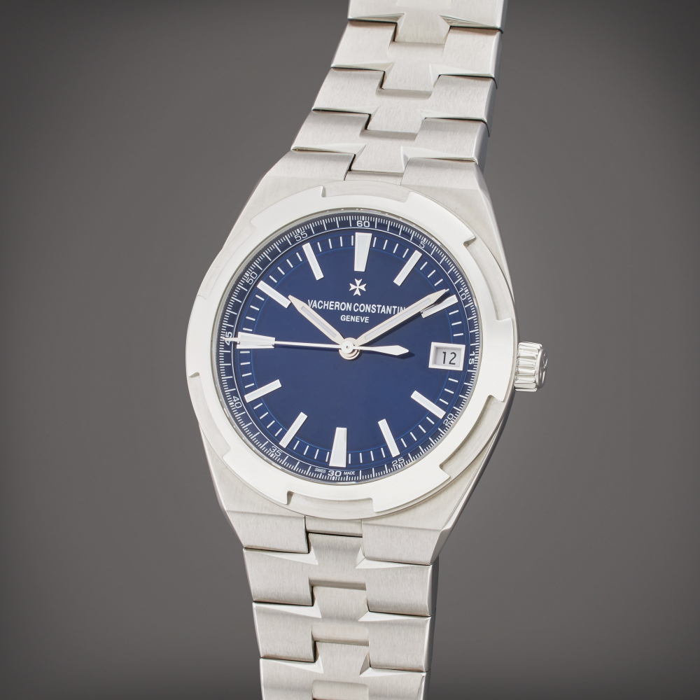 Vacheron Constantin Reference 4500 Overseas | A stainless steel automatic wristwatch with bracelet and date, Circa 2019